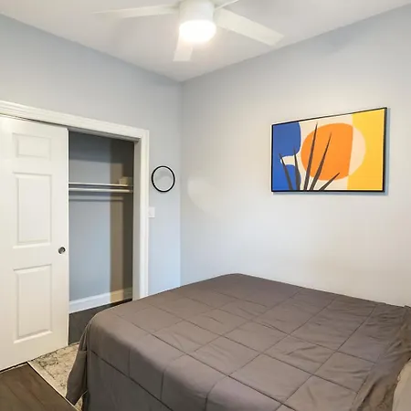 Apartment Prime Wrigley Spot Workspace