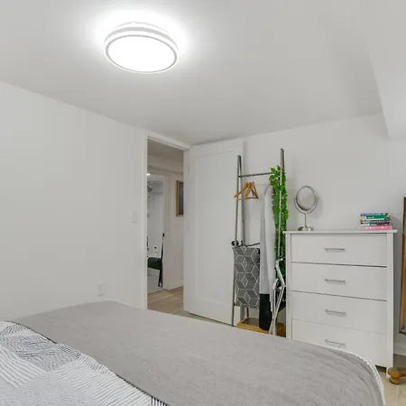 Apartment 2 Mi To Logan Square: Pet-friendly Urban Oasis! Chicago