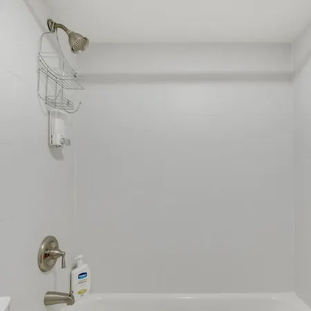 Apartment 2 Mi To Logan Square: Pet-friendly Urban Oasis! Chicago
