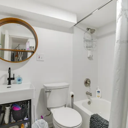 Apartment 2 Mi To Logan Square: Pet-friendly Urban Oasis! Chicago