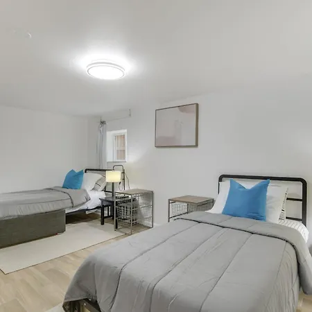2 Mi To Logan Square: Pet-friendly Urban Oasis!