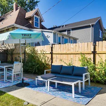 Apartment 2 Mi To Logan Square: Pet-friendly Urban Oasis! *