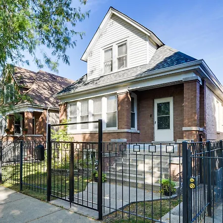 2 Mi To Logan Square: Pet-friendly Urban Oasis! Apartment *