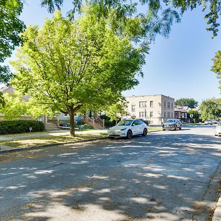 2 Mi To Logan Square: Pet-friendly Urban Oasis!