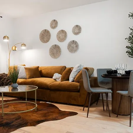 Apartment In Wrigley Close To The Field & Food Chicago