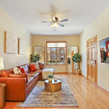 2 Bed Near Ohare - Free Garage Parking - Quiet Apartment Chicago