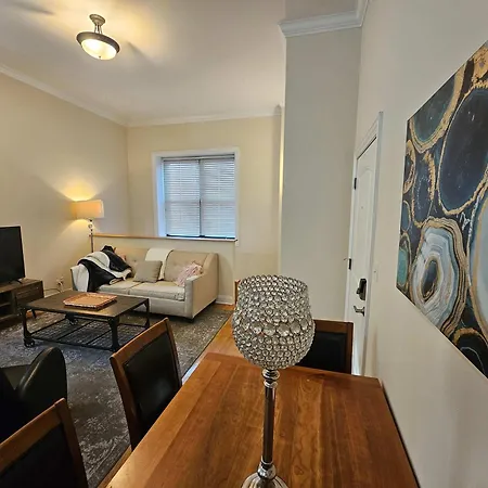 Gold Coast Downtown Sleeps 20