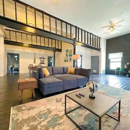 Luxury 5br South Loop, Mccormick Place, Pool Table Apartment