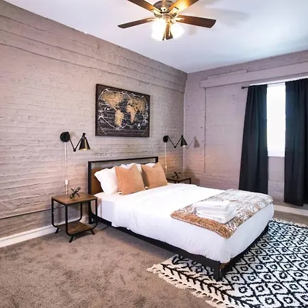 Mccormick 4br Huge Unit W/ Pool Table | Sleeps 10 Chicago