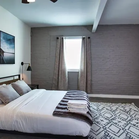Apartment Mccormick 4br Huge Unit W/ Pool Table | Sleeps 10 Chicago