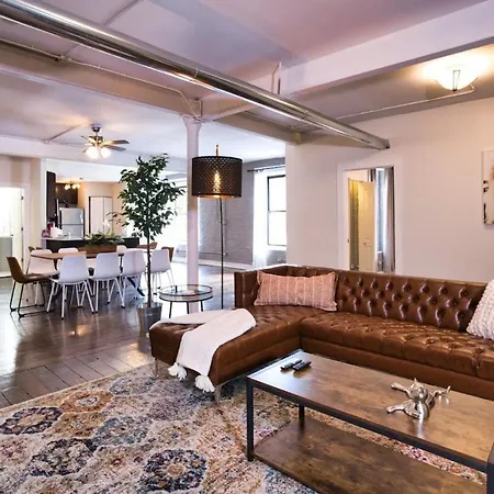 Mccormick 4br Huge Unit W/ Pool Table | Sleeps 10 Chicago