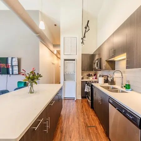 Smoke Ok 3br Oasis Near Uic, Mccormick Place * Chicago