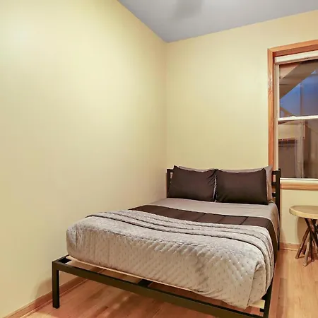 Apartment 2 Bed Near Ohare - Free Garage Parking - Quiet *