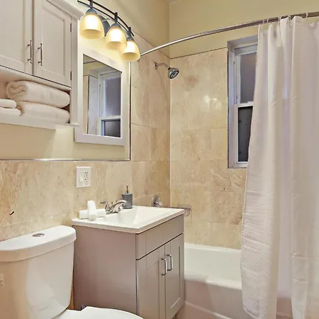 2 Bed Near Ohare - Free Garage Parking - Quiet *