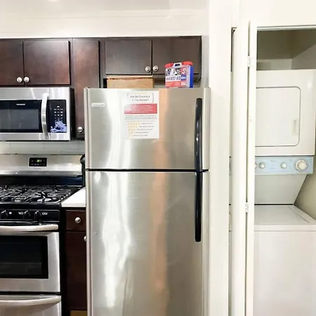 Mccormick 3br Spacious Unit, Optional Parking With Ping-pong * Chicago