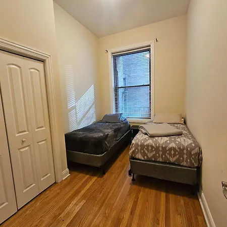 Gold Coast Downtown Sleeps 20