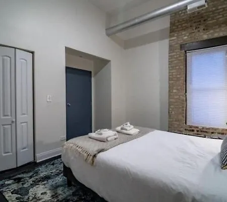 Luxury 5br South Loop, Mccormick Place, Pool Table