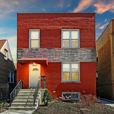 Apartment 2 Bed Near Ohare - Free Garage Parking - Quiet Chicago