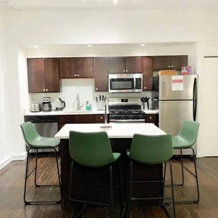 Mccormick 3br Spacious Unit, Optional Parking With Ping-pong Chicago