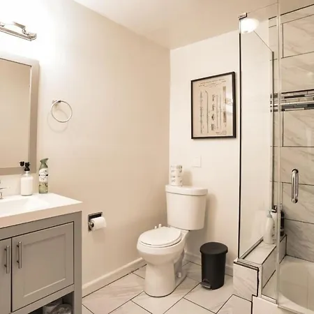 Mccormick 4br Huge Unit W/ Pool Table | Sleeps 10 Chicago