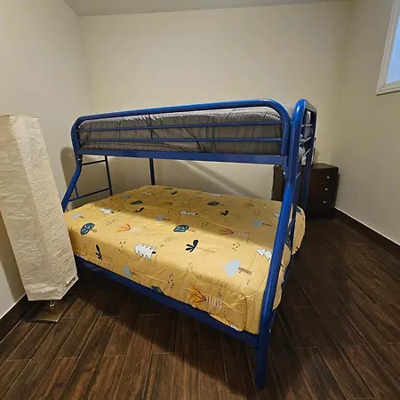 Gold Coast Downtown Sleeps 20 Apartment