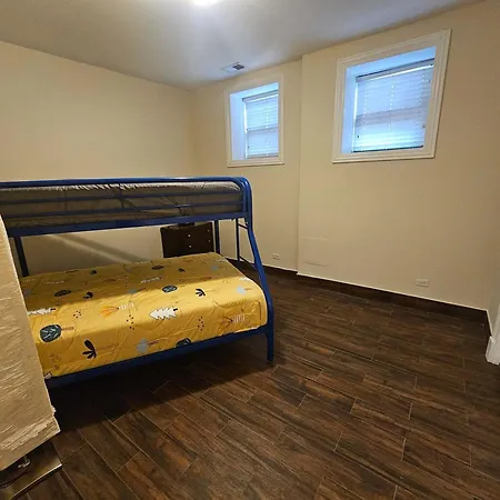 Gold Coast Downtown Sleeps 20