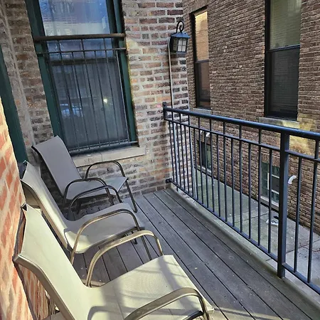 Gold Coast Downtown Sleeps 20