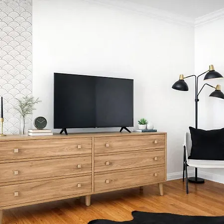 Cozy Wicker Park With Movie * Chicago