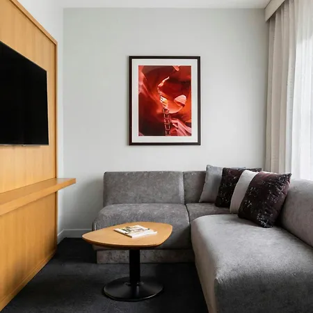 55 Downtown 4*