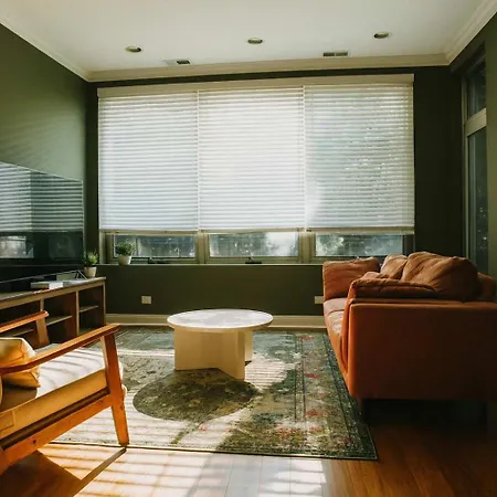 Private Balcony 1 Garage Parking Sleeps 6 Apartment *