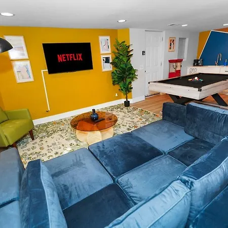 Apartment King Bed 6br With Pool Table Sleeps 16 Near Humboldt Park