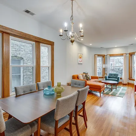 Holiday home 1 Mi To Wrigley! Quintessential Chi-town Greystone *