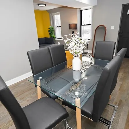 Cozy 2br Unit Near Garfield Park & United Center Apartment Chicago