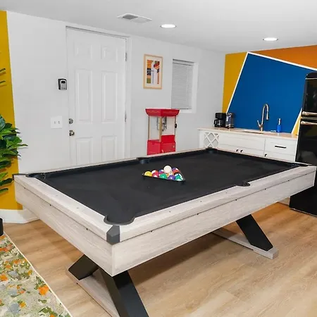 King Bed 6br With Pool Table Sleeps 16 Near Humboldt Park