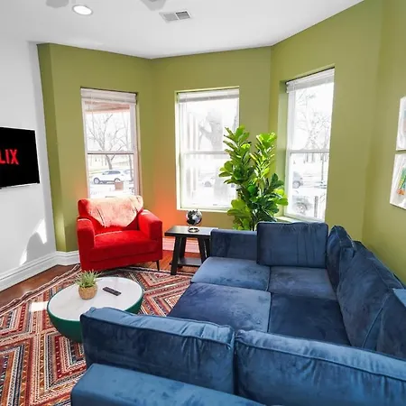 King Bed 6br With Pool Table Sleeps 16 Near Humboldt Park Apartment