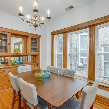1 Mi To Wrigley! Quintessential Chi-town Greystone Holiday home Chicago