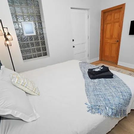 King Bed 6br With Pool Table Sleeps 16 Near Humboldt Park