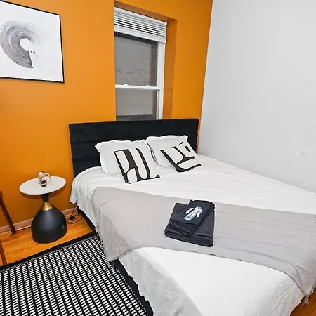 King Bed 6br With Pool Table Sleeps 16 Near Humboldt Park Apartment Chicago