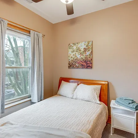 Holiday home 1 Mi To Wrigley! Quintessential Chi-town Greystone *