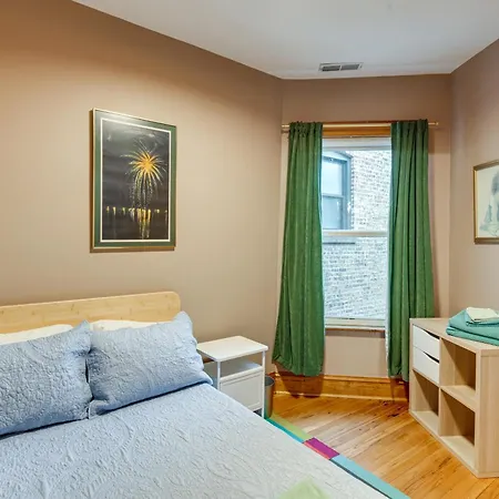 1 Mi To Wrigley! Quintessential Chi-town Greystone Holiday home *