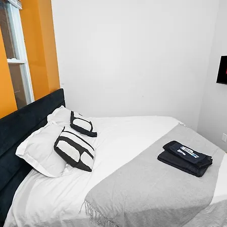 King Bed 6br With Pool Table Sleeps 16 Near Humboldt Park *