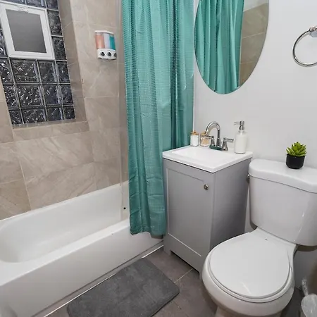 King Bed 6br With Pool Table Sleeps 16 Near Humboldt Park