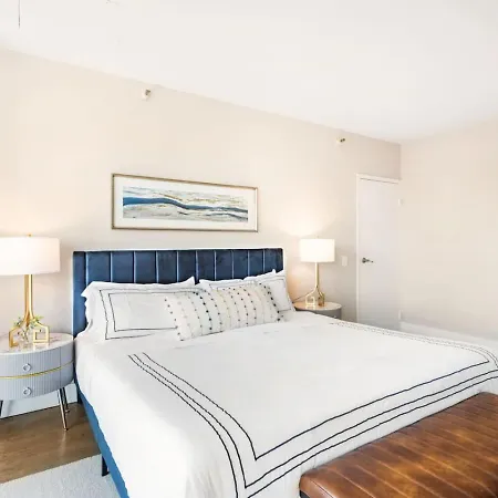Apartment Downtown Penthouse 5bd Views Parking Gym *