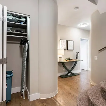 Downtown Penthouse 5bd Views Parking Gym Apartment