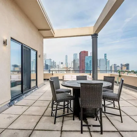 Downtown Penthouse 5bd Views Parking Gym