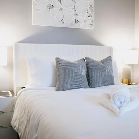 Sleeps7 • 2br • Coffee Station • Backyard W/ Grill Chicago