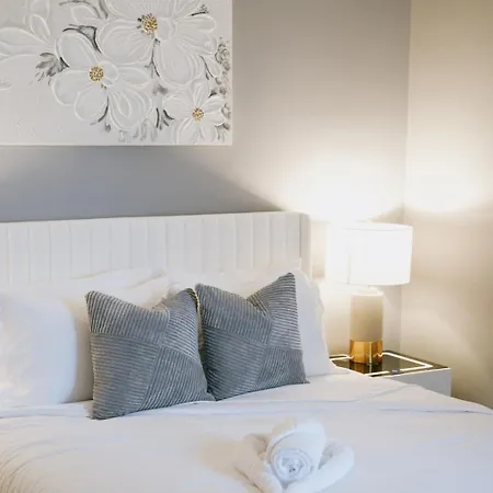 Sleeps7 • 2br • Coffee Station • Backyard W/ Grill Chicago