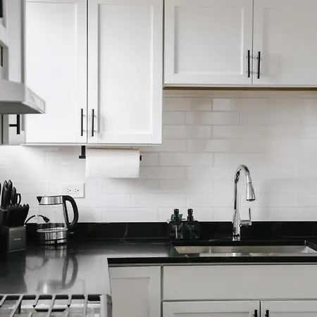 Sleeps7 • 2br • Coffee Station • Backyard W/ Grill Apartment