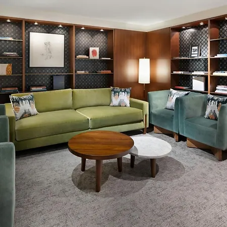 55 Downtown Hotel 4*