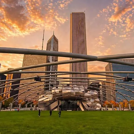 Spacious 3br 420 Friendly Near Mccormick Place, Lakefront And Soldier Field *